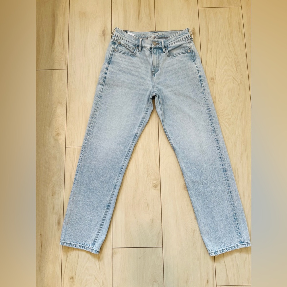 American Eagle Outfitters Light Wash Blue Jeans